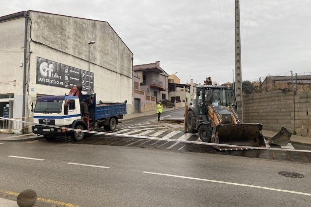 Operaris treballant a l'avaria
