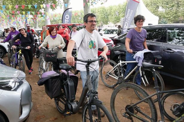 Pedalada a la fira de cotxes