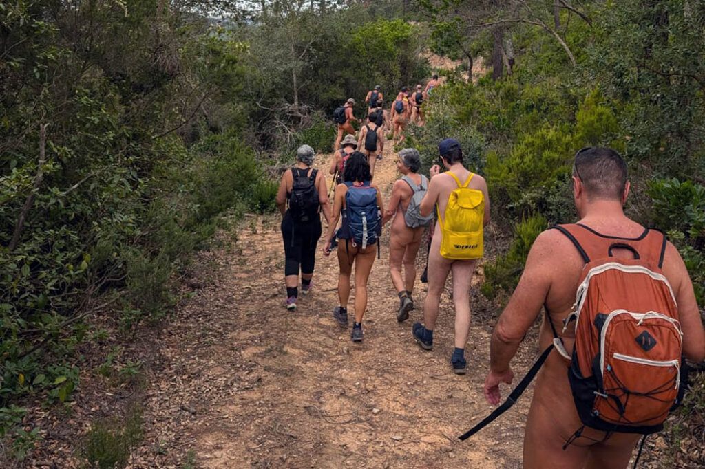 Caminada nua
