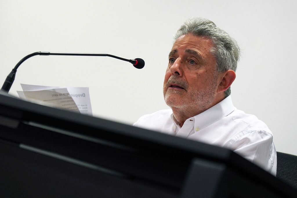 Robert Vilà
