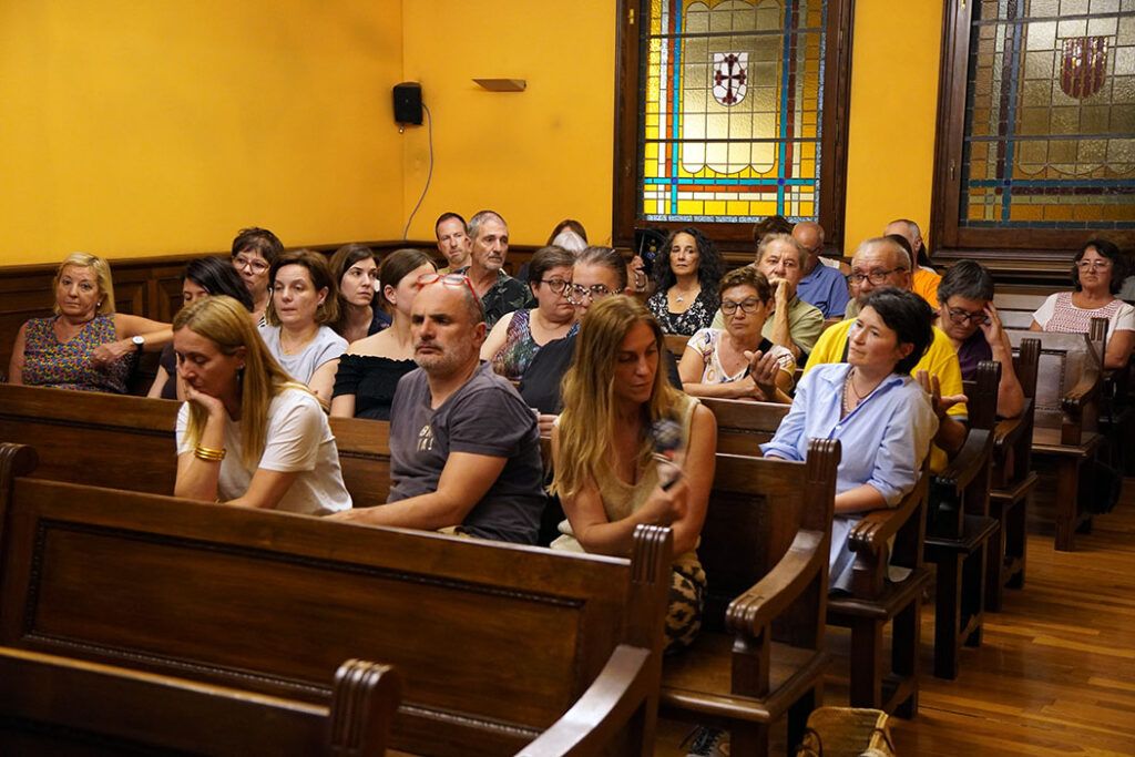 Veïns al ple